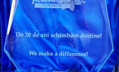 Moment aniversar: "De 20 de ani schimbam destine!"